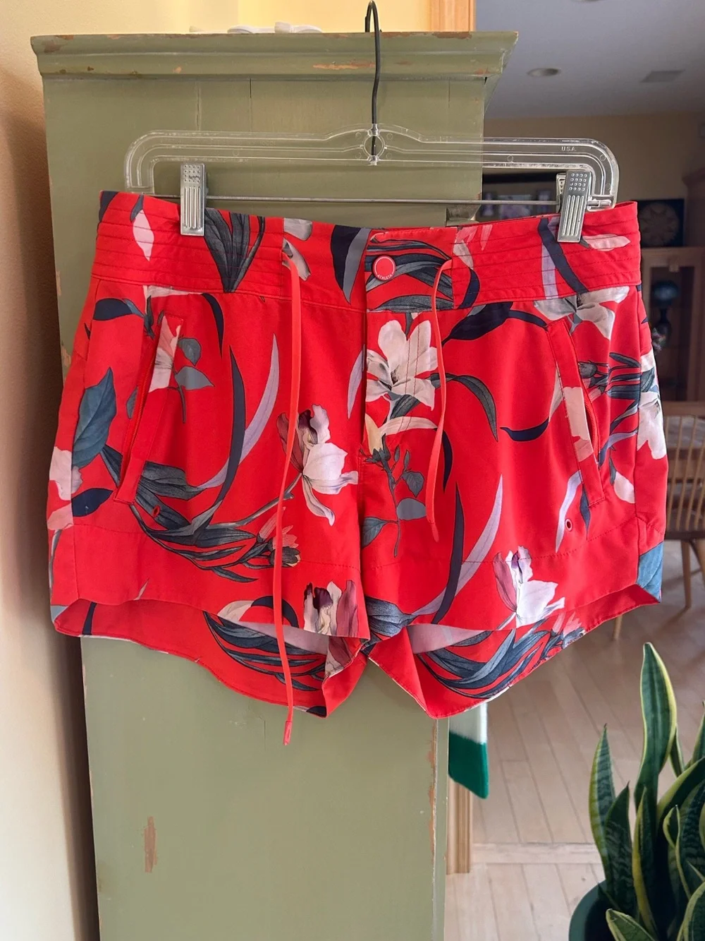 Athleta Women’s Coral Red Tropical Hudson Floral Board Swim Shorts Size 8